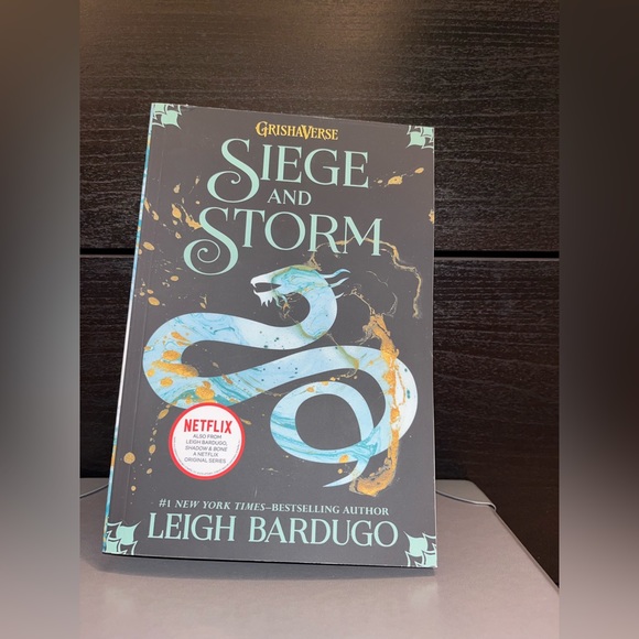 Shadow and Bone - Full Book Series - Picture 3 of 4